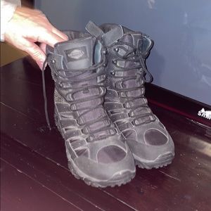 Men work boots size 10